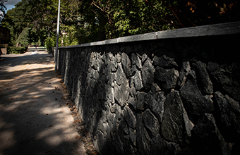 Les murs en pierre Lohkare
